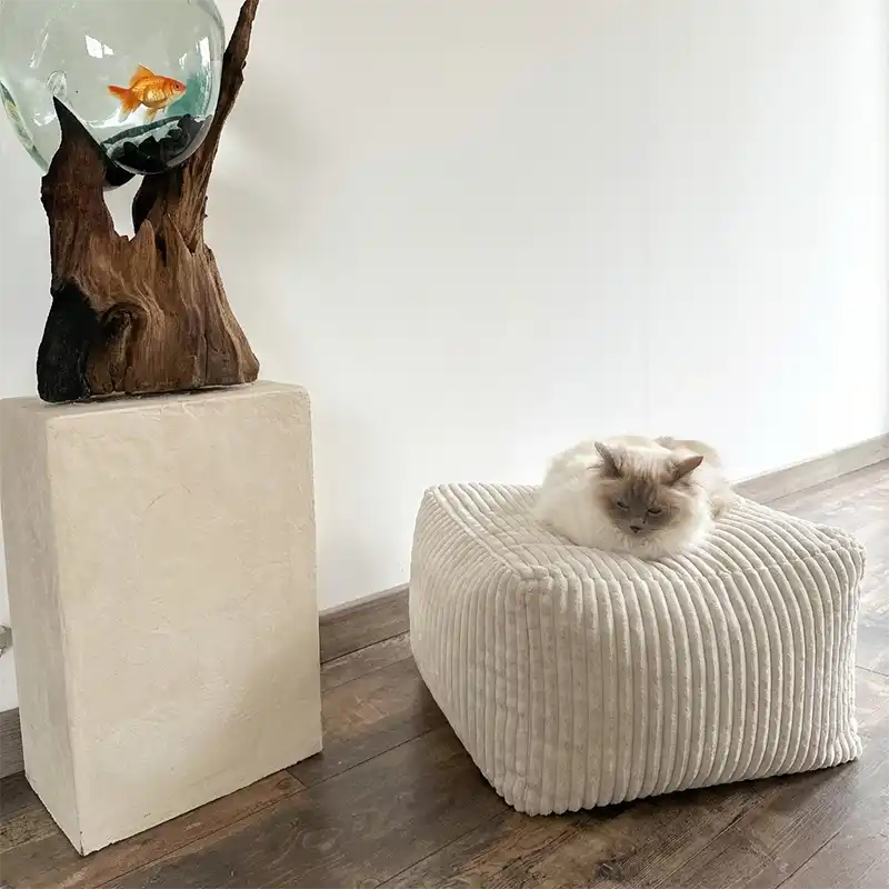 couchage confort pour chat en velours cotele couleur taupe modele cube S homycat design france