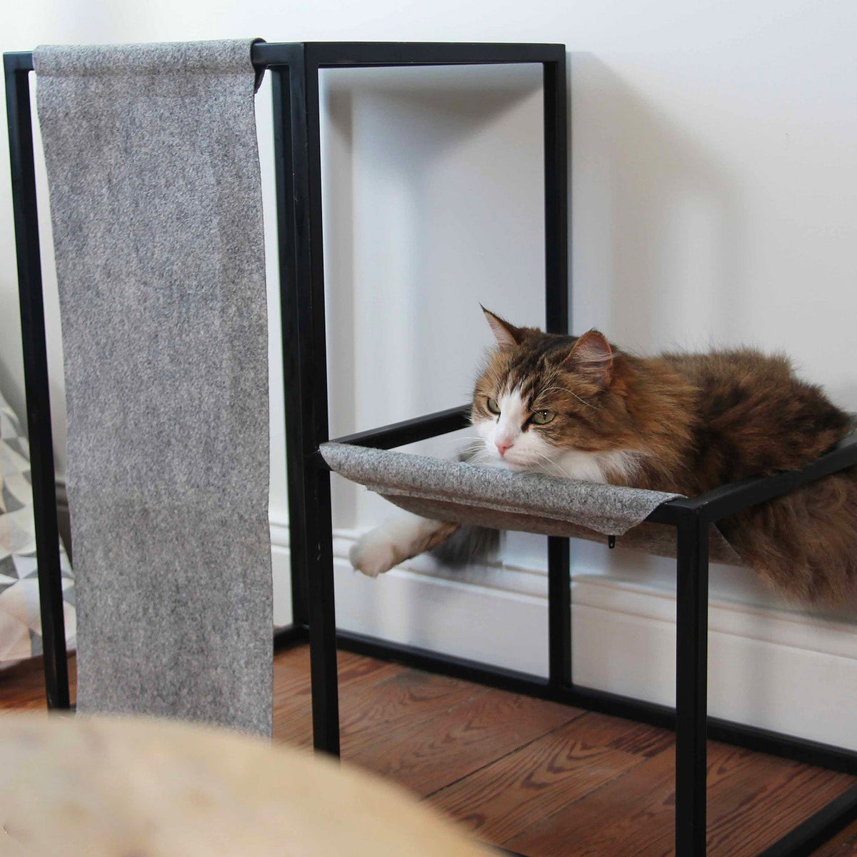 Petit arbre à chat design Élégance - Format S - Textile noir