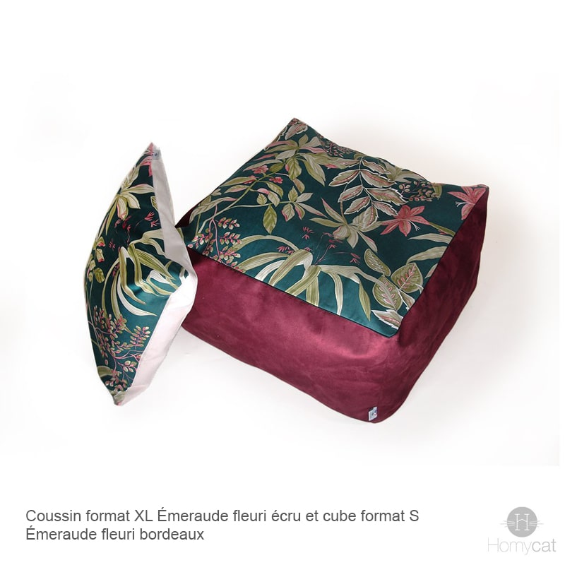 Coussin format Xl Emeraude fleuri écru et cube format S Emeraude fleuri bordeaux de chez Homycat
