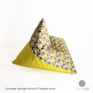 couchage-forme-berlingot-jaune-motif-triangle-pour-chat