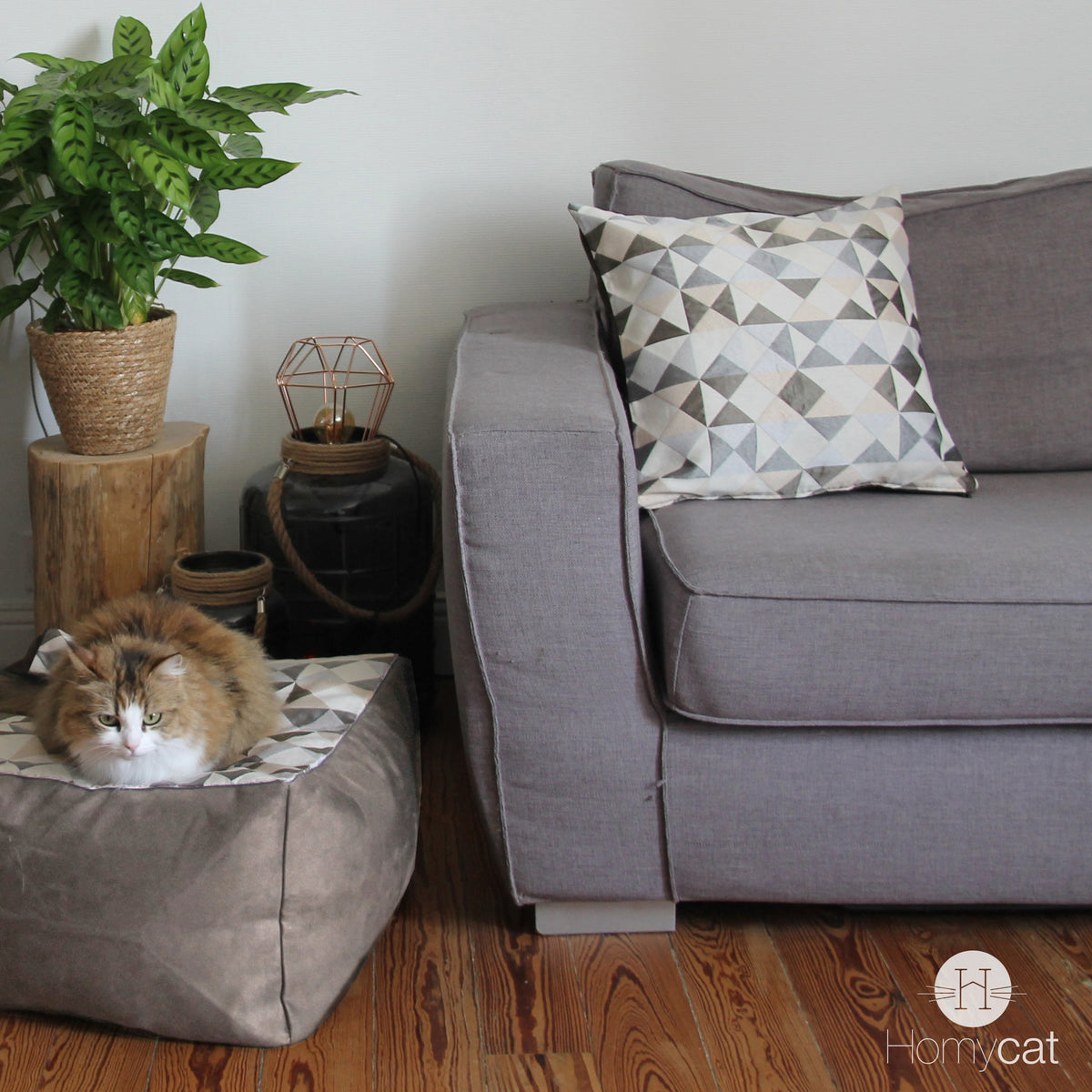 Coussin S 45x45 cm Triangles écrus pour Panier chat ou Déco