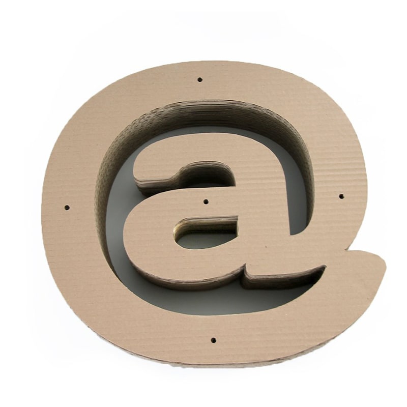 carton-recharge-chat-symbole-grattoir-arbre-a-chat-@