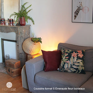 décoration-coussin-canapé-gris-fleur-bordeaux-salon-maisson-appartement