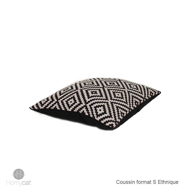 couchage-ethnique-baroque-noir-coussin-chat-repos-relax-france