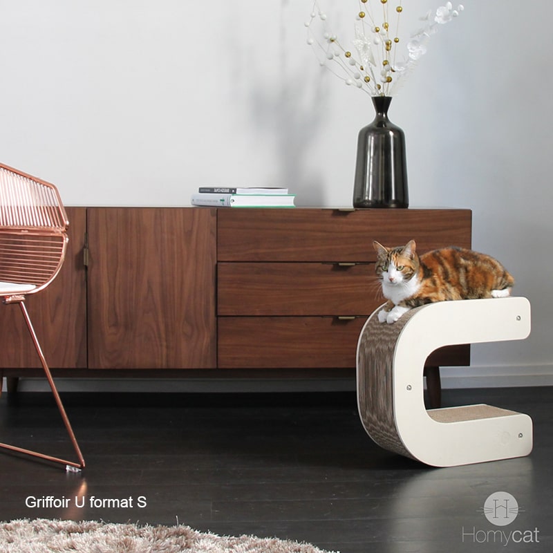 décoration-appartement-maison-salon-griffoir-lettre-U-chqt-homtcat